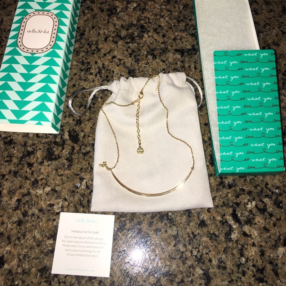EUC Stella &dot crescent necklace.